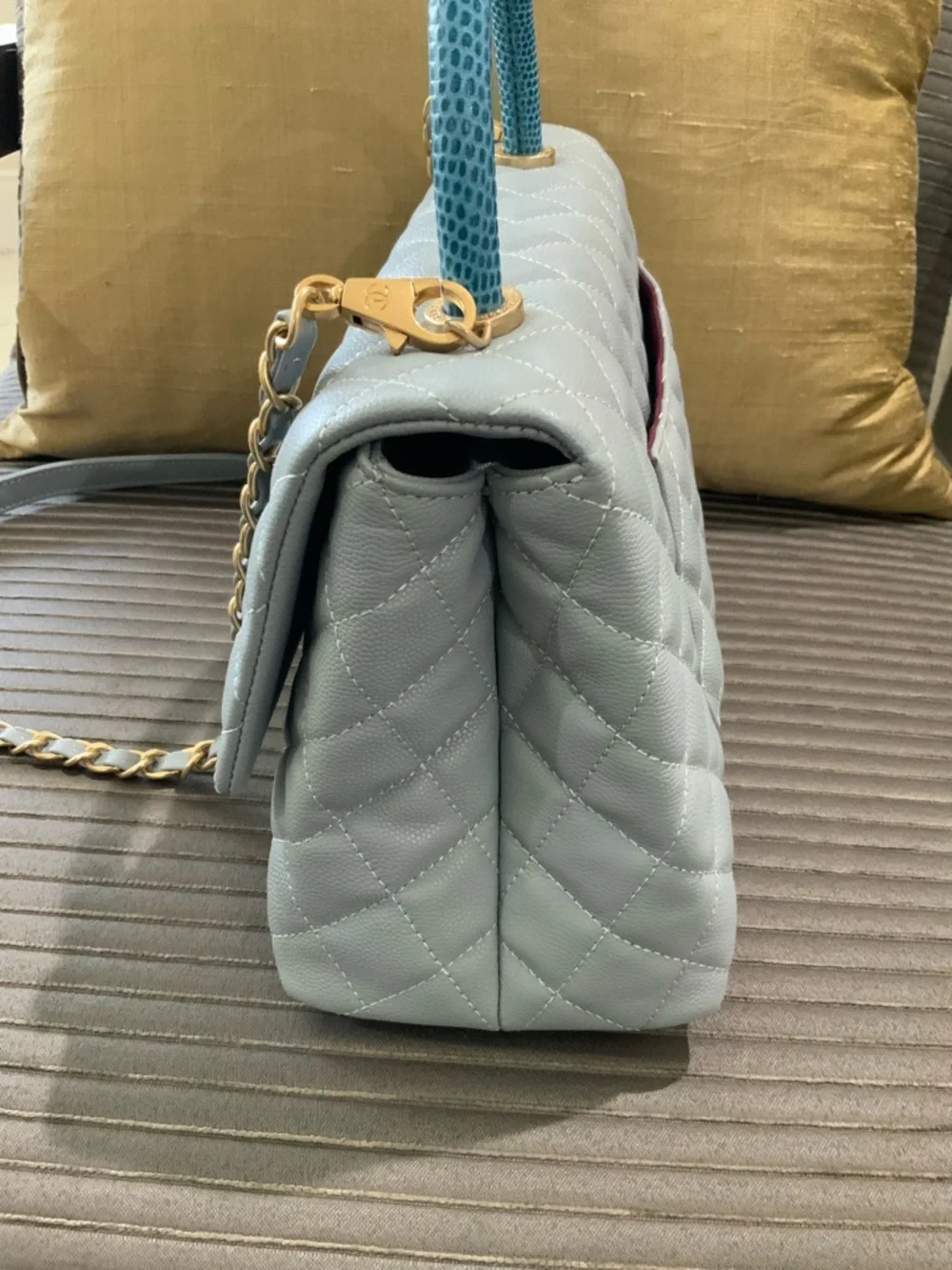 Classic CHANEL Bag: A Stylish and Versatile Choice for Elegance light blue - Picture 8 of 12